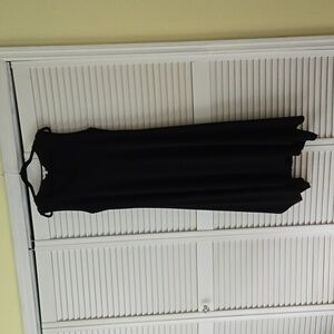 Travelsmith classic black,  v neck, wrinkle resistant travel dress, size L